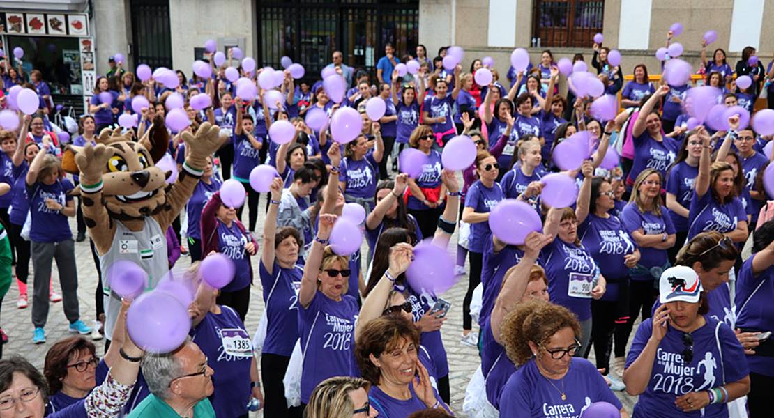Alrededor de 1.500 mujeres corren por el empoderamiento femenino en Arroyo de la Luz