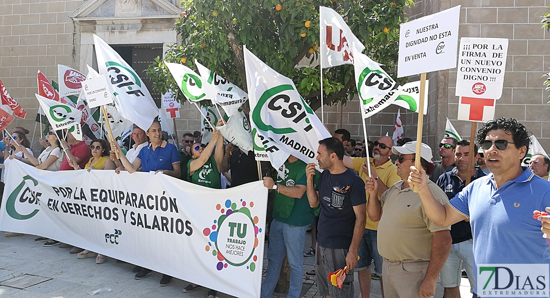 La huelga de basureros en Badajoz ya se ha cobrado un despido y tres sanciones