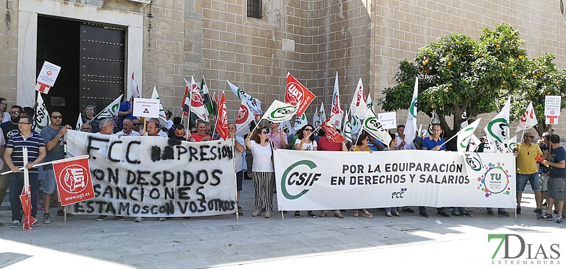 La huelga de basureros en Badajoz ya se ha cobrado un despido y tres sanciones