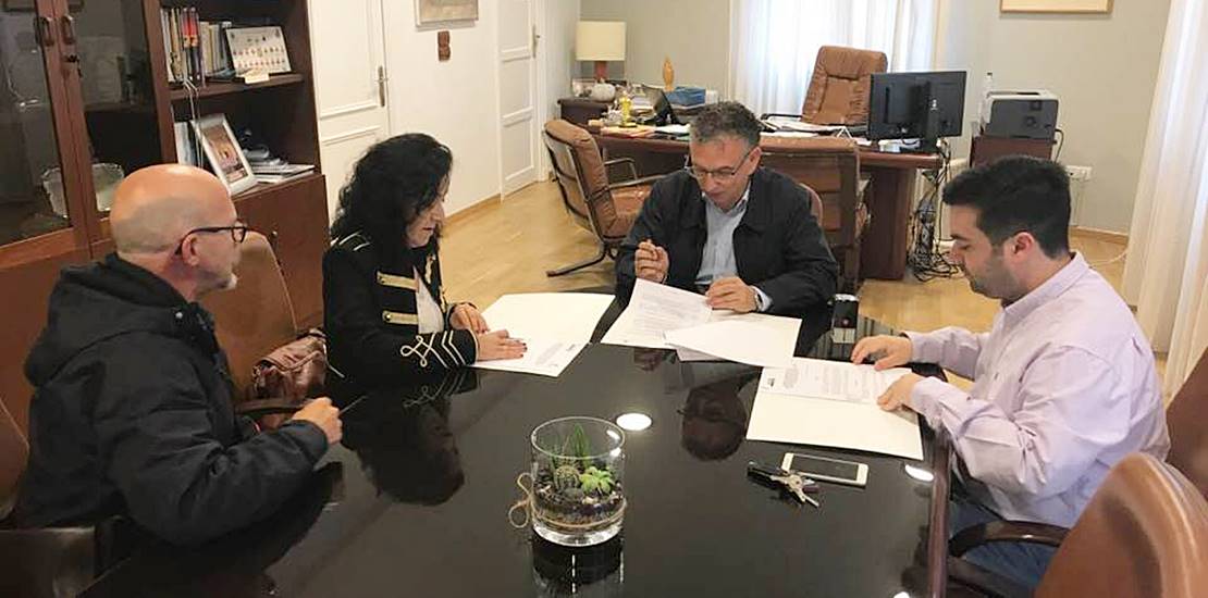 Don Benito y AEXPAE firman un convenio contra el acoso escolar