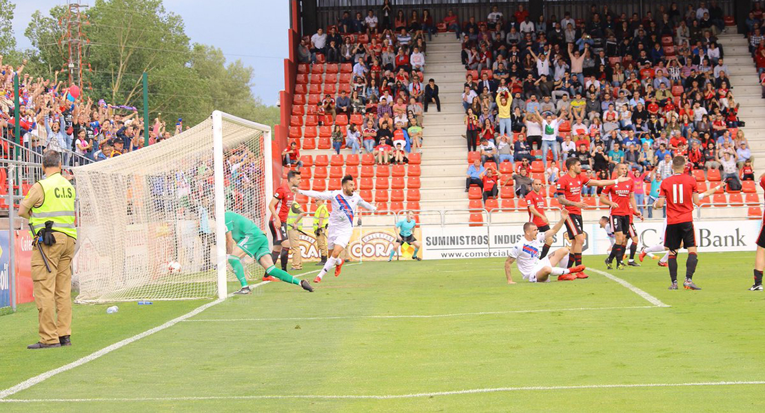 El Extremadura UD conquista Anduva y se acerca a Segunda División