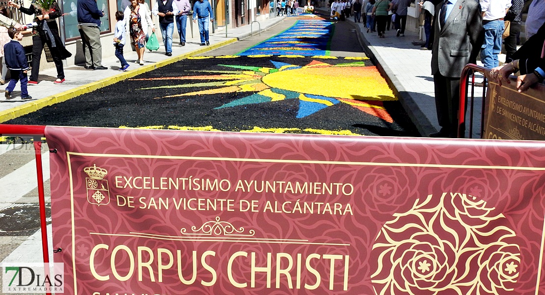 El Corpus Christi de San Vicente de Alcántara acoge a miles de personas un año más