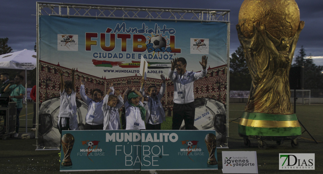 Imágenes del desfile inaugural del VII Mundialito de Clubes