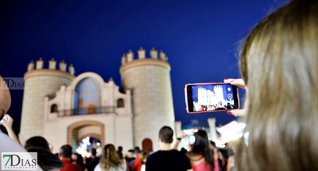 Badajoz se echa a la calle para vivir la inauguración de la Feria de San Juan