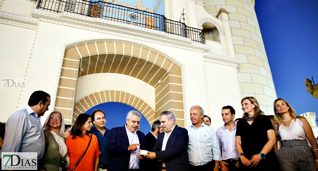 Badajoz se echa a la calle para vivir la inauguración de la Feria de San Juan