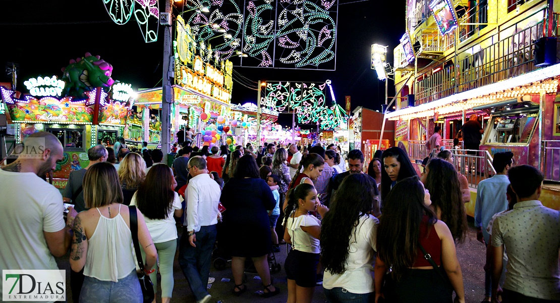 Badajoz se echa a la calle para vivir la inauguración de la Feria de San Juan