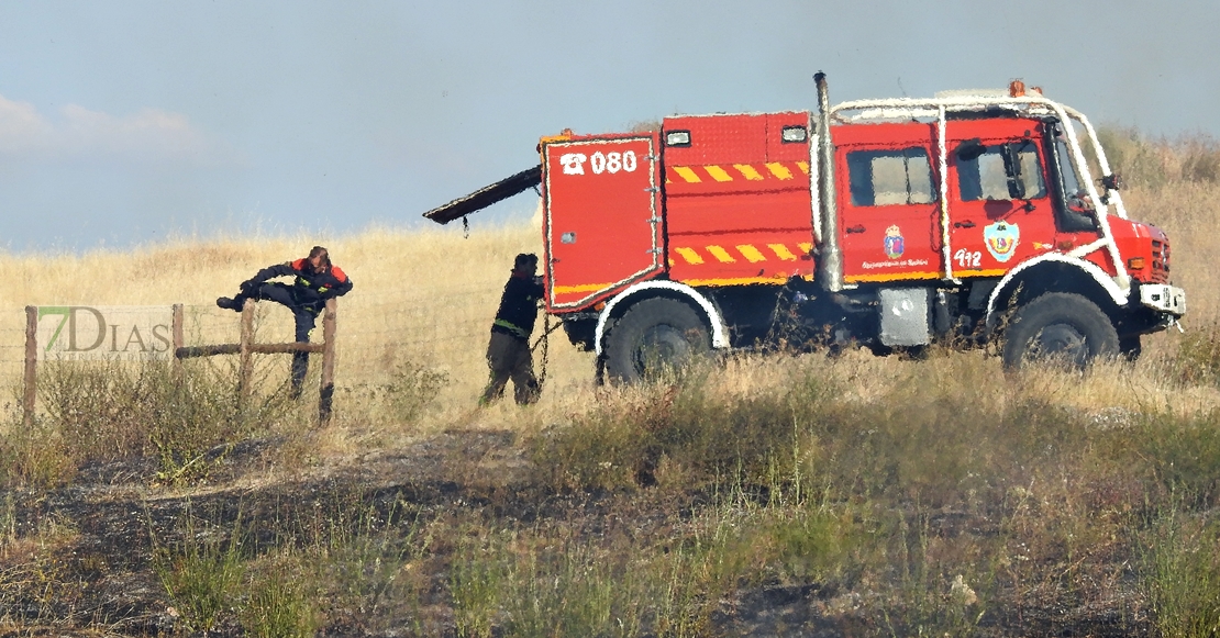 Vecinos: &quot;Esto es una vergüenza, vuelve a arder el Fuerte de San Cristóbal&quot;