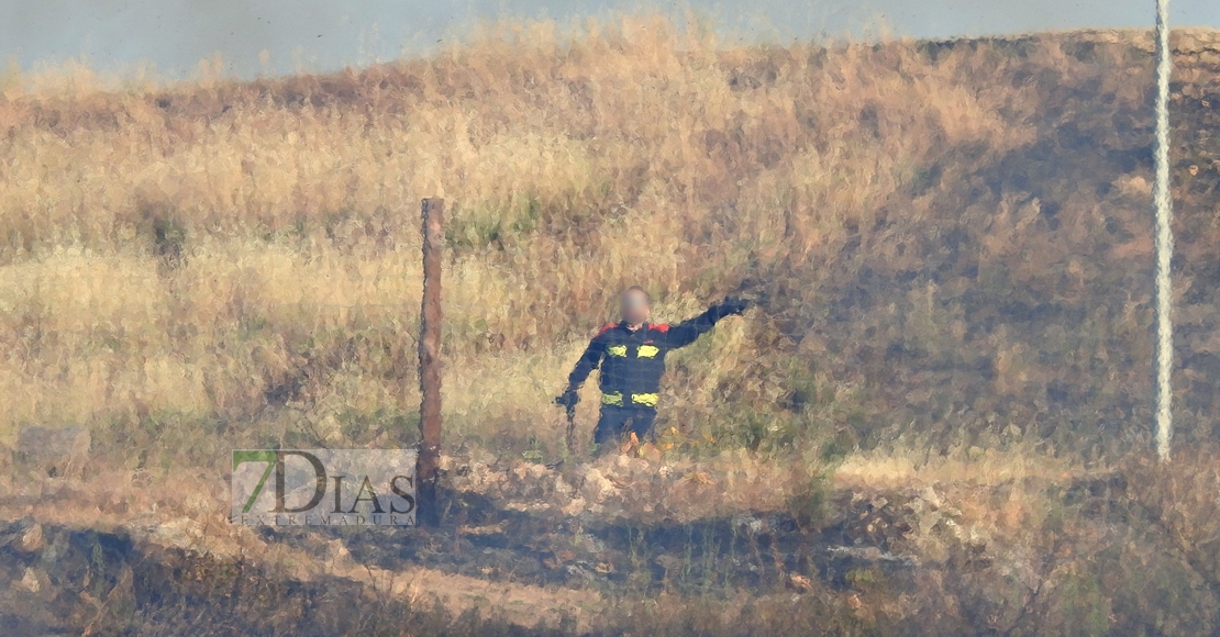 Vecinos: &quot;Esto es una vergüenza, vuelve a arder el Fuerte de San Cristóbal&quot;