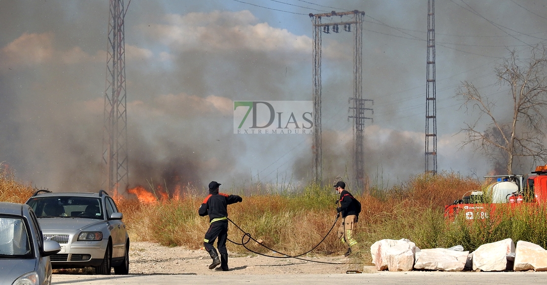 Vecinos: &quot;Esto es una vergüenza, vuelve a arder el Fuerte de San Cristóbal&quot;