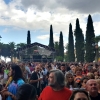 Miles de personas van llegando a los escenarios de Los Palomos