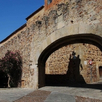 El Ayuntamiento de Cáceres se adjudica 400 metros de muralla