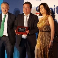 Vara recibe un reconocimiento a su trayectoria sanitaria y política