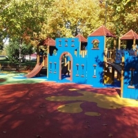 El parque infantil de José Fernández López contará con suelo similar al césped artificial