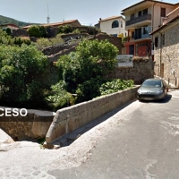 Una mujer herida tras caer de un puente en el norte de Cáceres