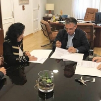 Don Benito y AEXPAE firman un convenio contra el acoso escolar