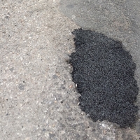 Critican el parcheo del asfalto de la calle Bravo Murillo
