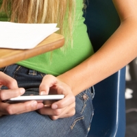 ¿Hay que prohibir el uso del móvil en la escuela o sólo regular su uso?