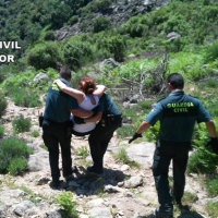 La Guardia Civil rescata a dos mujeres madrileñas accidentadas en una sierra verata