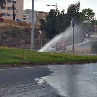 Reventón en la rotonda del Puente de la Autonomía