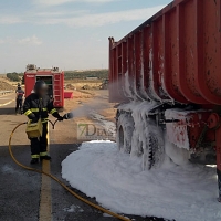 Incendio de un tráiler mientras circulaba por la carretera N-502