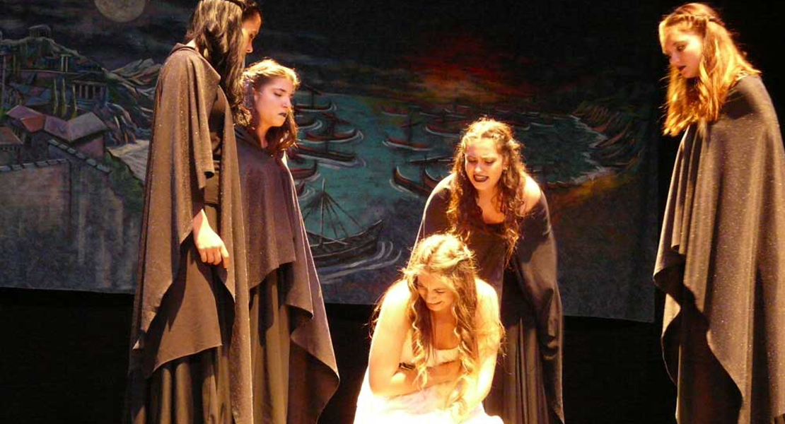 Trujillo acoge la obra de teatro y ópera ‘Ascensión y caída de la ciudad de Mahagonny’