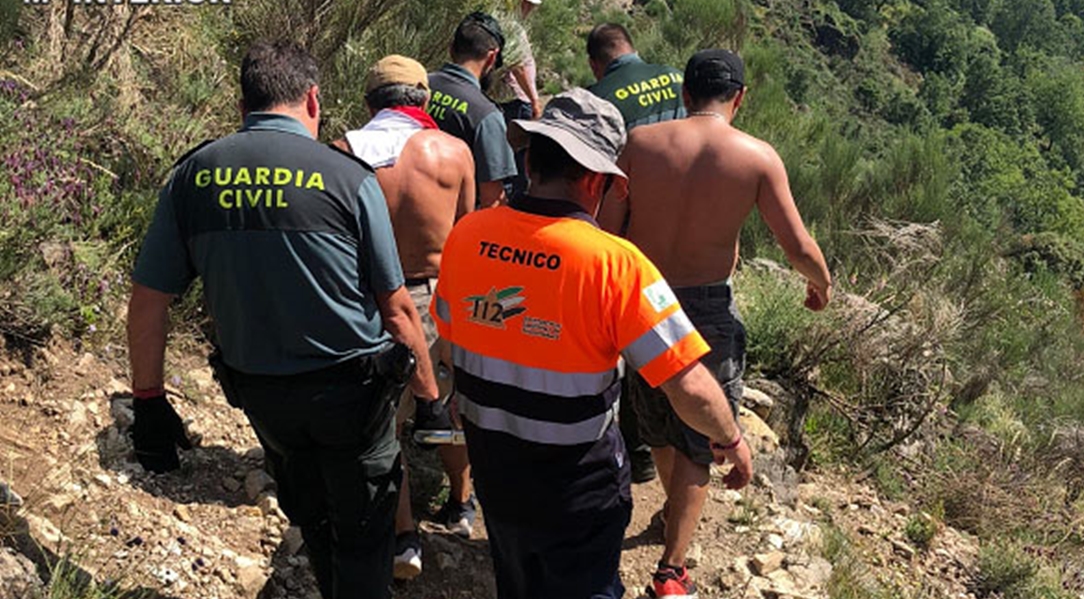 La Guardia Civil rescata a dos mujeres madrileñas accidentadas en una sierra verata