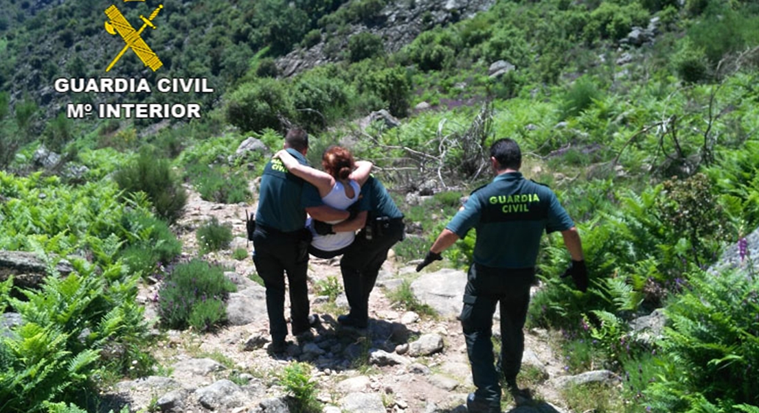 La Guardia Civil rescata a dos mujeres madrileñas accidentadas en una sierra verata