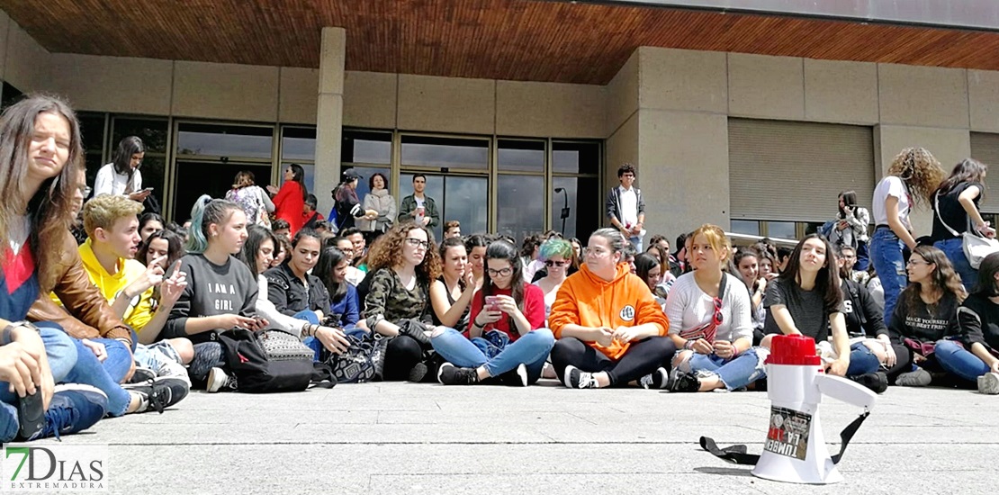 &quot;Queremos dimisión y no repetición&quot; gritan los estudiantes