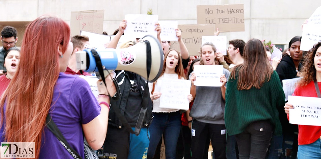 &quot;Queremos dimisión y no repetición&quot; gritan los estudiantes