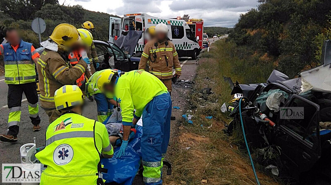 Imágenes del grave accidente ocurrido ayer en la provincia de Cáceres