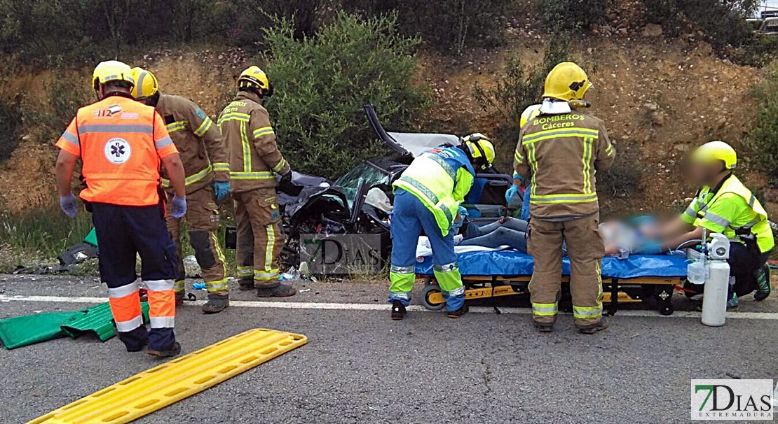 Imágenes del grave accidente ocurrido ayer en la provincia de Cáceres