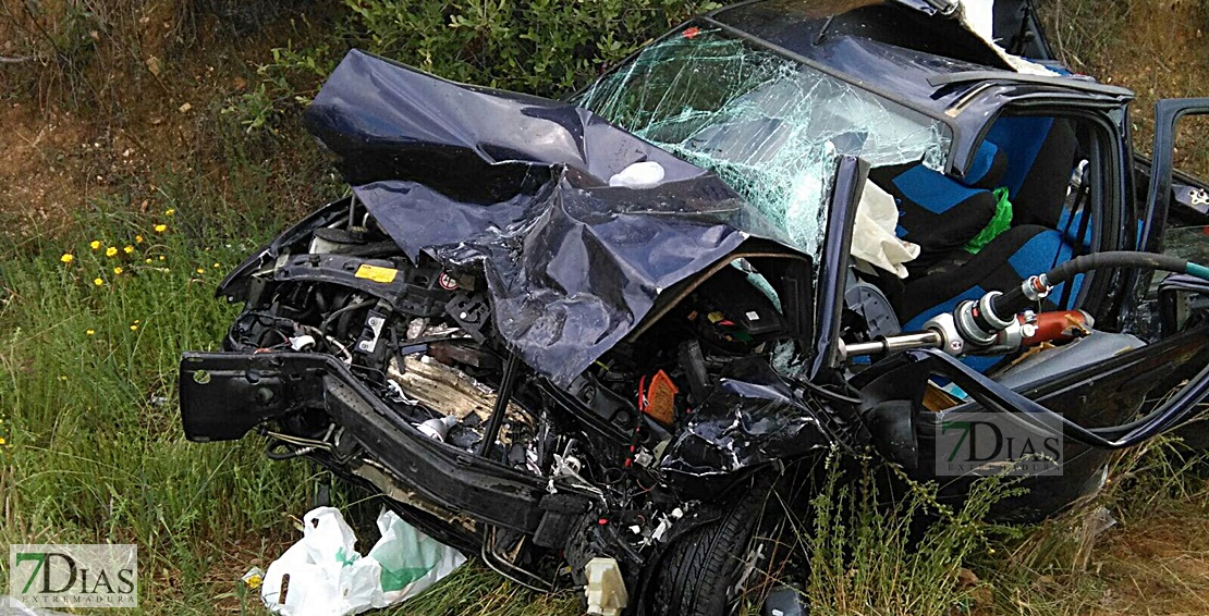 Imágenes del grave accidente ocurrido ayer en la provincia de Cáceres