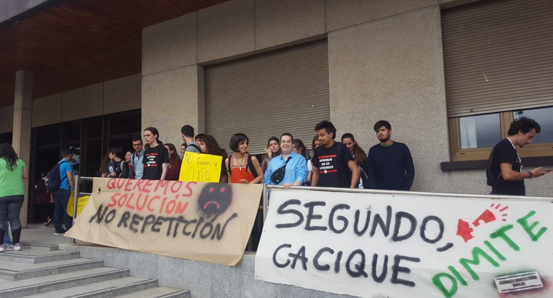 Comienza la reunión de los estudiantes con el rector