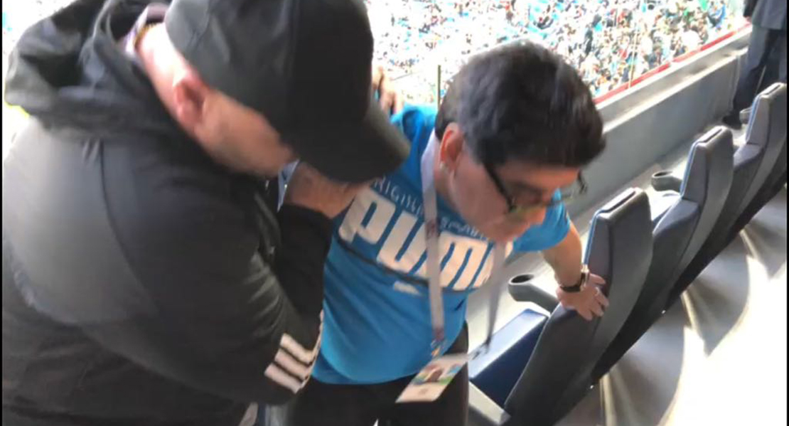 Los gestos de Mundial: Maradona se embriaga de Mundial