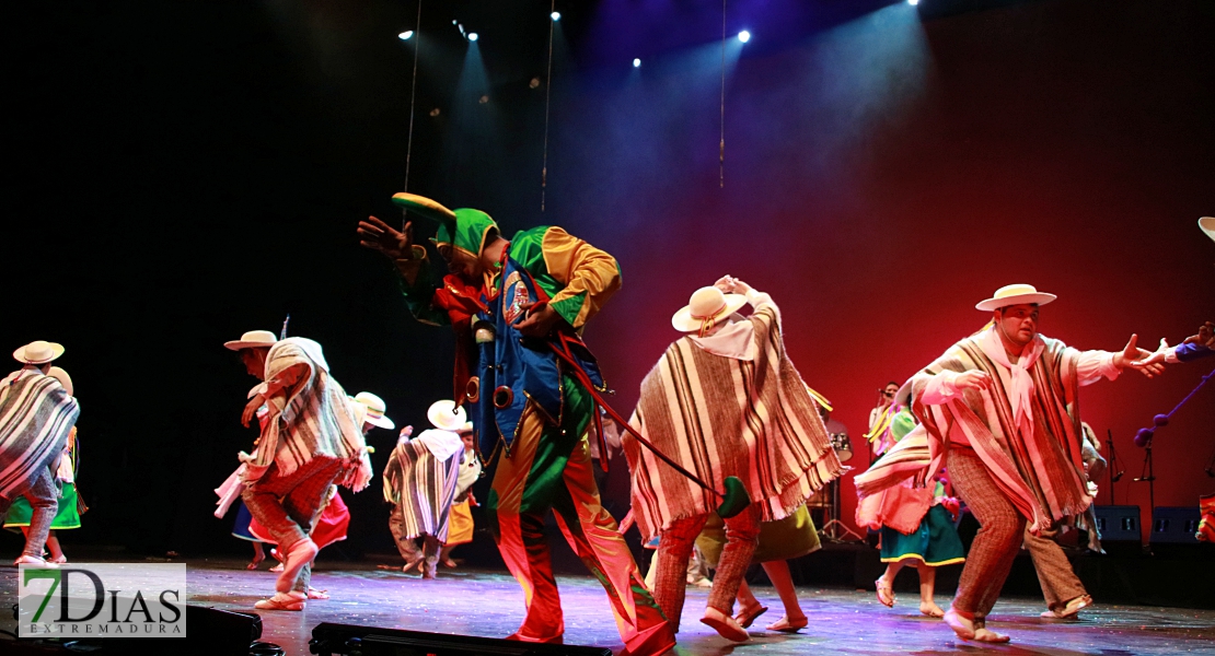 El folklore del mundo deja un espectáculo de ritmos, colores y danzas en el López de Ayala