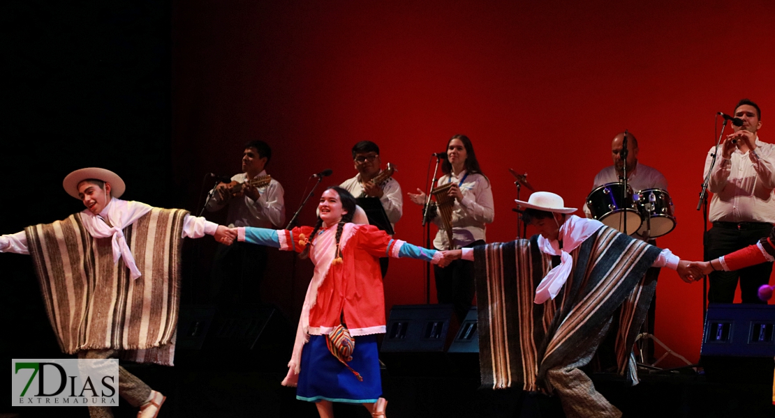 El folklore del mundo deja un espectáculo de ritmos, colores y danzas en el López de Ayala