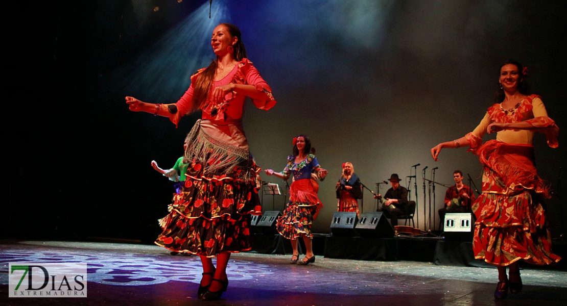 El folklore del mundo deja un espectáculo de ritmos, colores y danzas en el López de Ayala