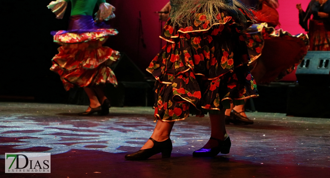 El folklore del mundo deja un espectáculo de ritmos, colores y danzas en el López de Ayala