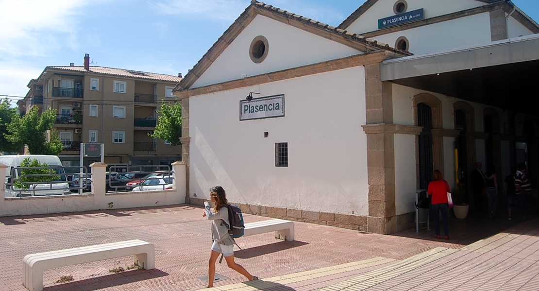 Adif licita el montaje de 66 km. de vía doble entre Plasencia y Cáceres