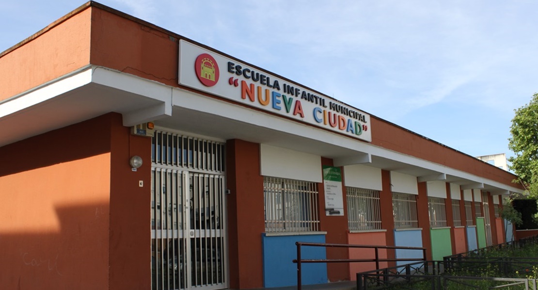 IU impugna las bases para el puesto de cocinero en la escuela infantil de Mérida