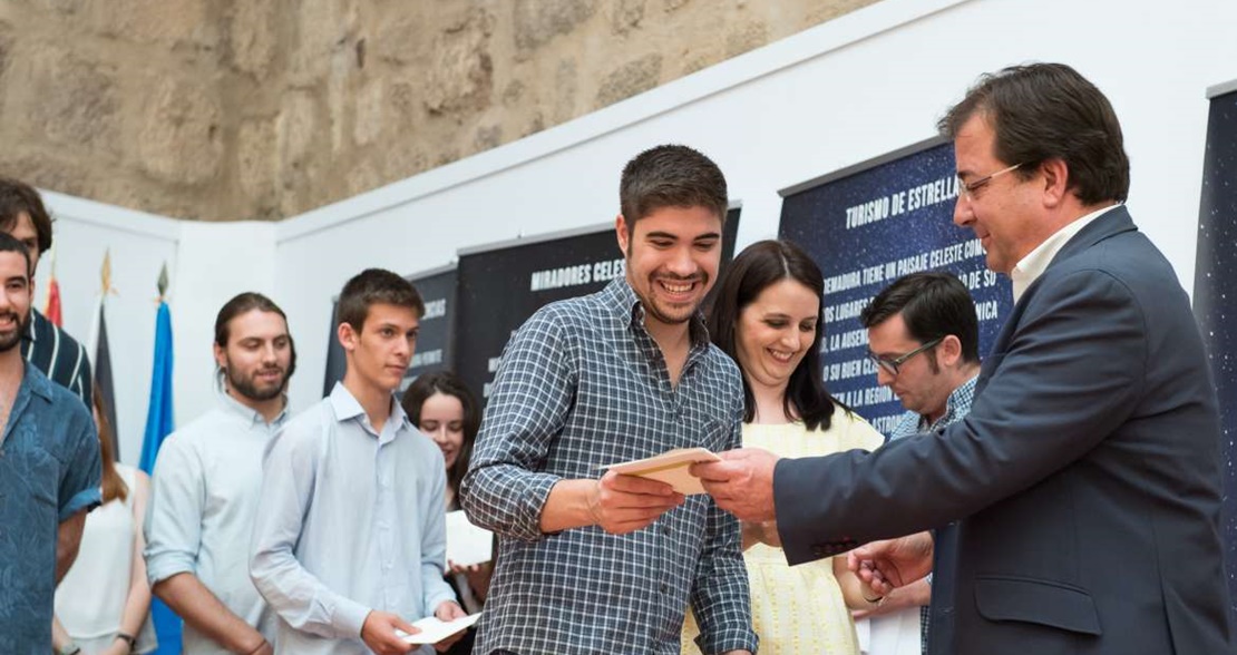 Vara entrega becas a 35 jóvenes para viajar este verano por Europa
