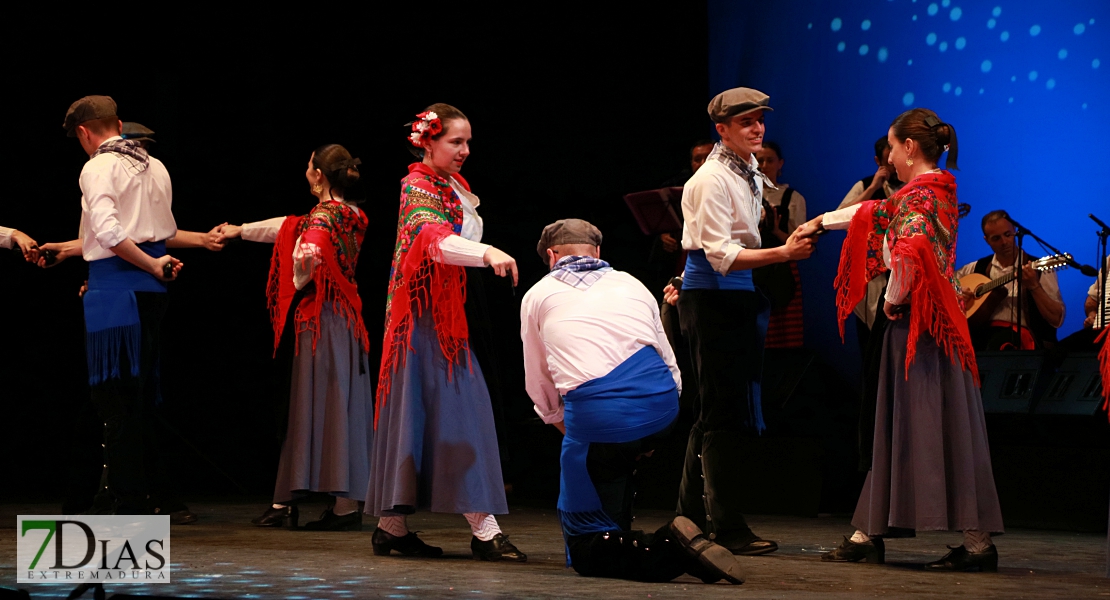 El folklore del mundo deja un espectáculo de ritmos, colores y danzas en el López de Ayala