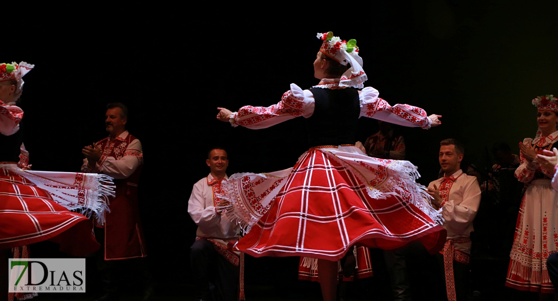 El folklore del mundo deja un espectáculo de ritmos, colores y danzas en el López de Ayala