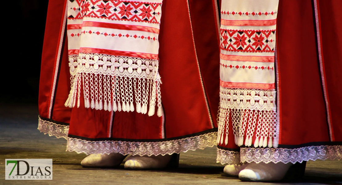 El folklore del mundo deja un espectáculo de ritmos, colores y danzas en el López de Ayala