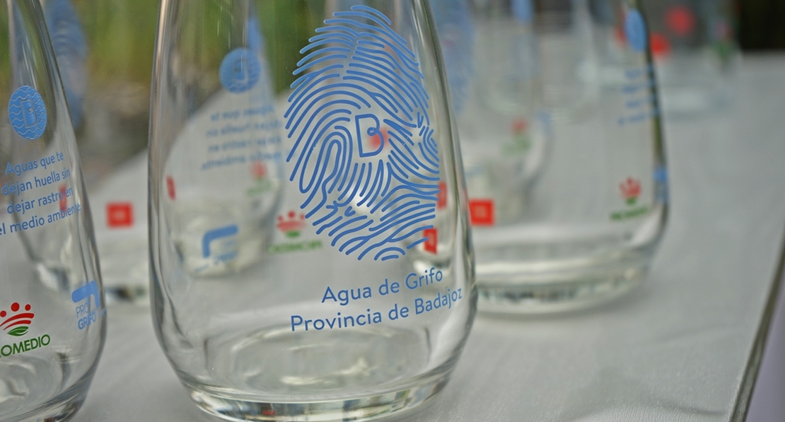 La Diputación de Badajoz lucha contra el plástico con 6.000 botellas de cristal