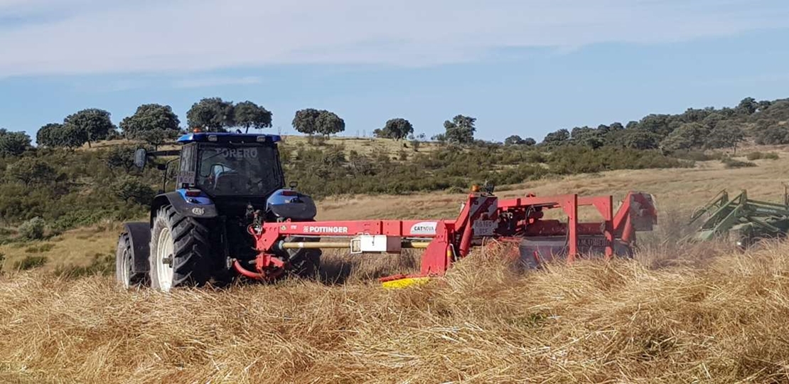 La Junta recomienda dejar de trabajar con máquinas agrícolas si no hay humedad