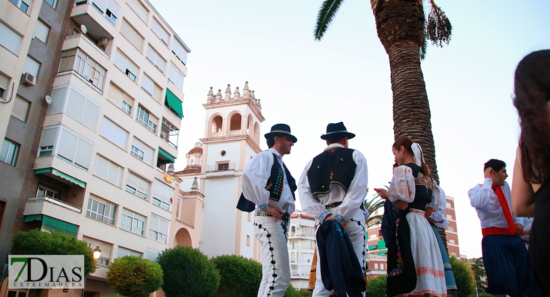 El folklore del mundo deja un espectáculo de ritmos, colores y danzas en el López de Ayala