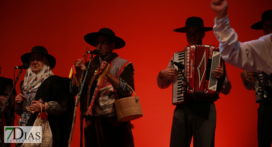 El folklore del mundo deja un espectáculo de ritmos, colores y danzas en el López de Ayala