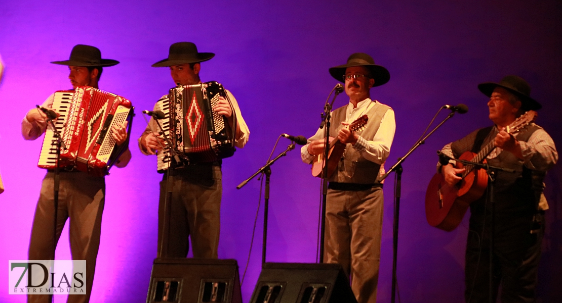 El folklore del mundo deja un espectáculo de ritmos, colores y danzas en el López de Ayala