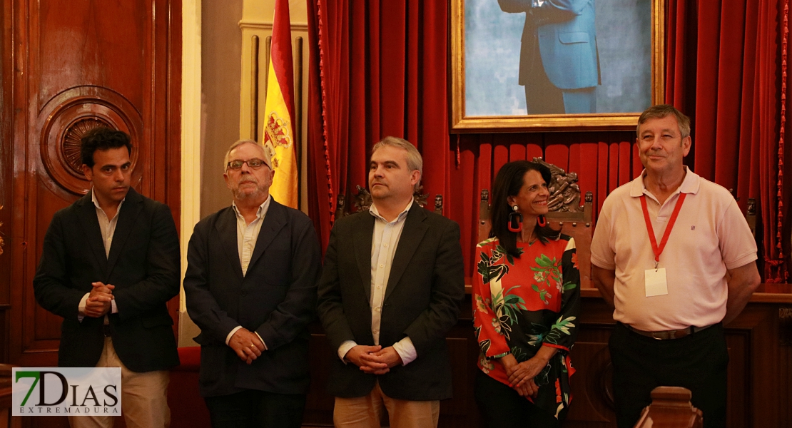 Lo mejor del folklore internacional se mezcla con los pacenses en las calles de Badajoz